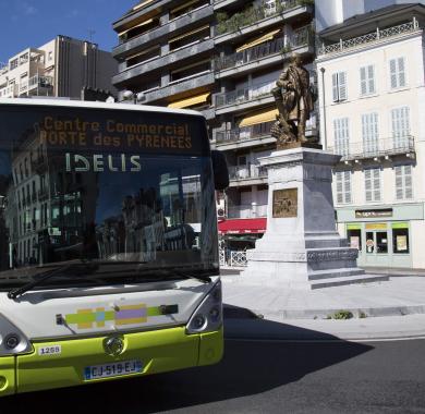 Un bus en centre de Pau