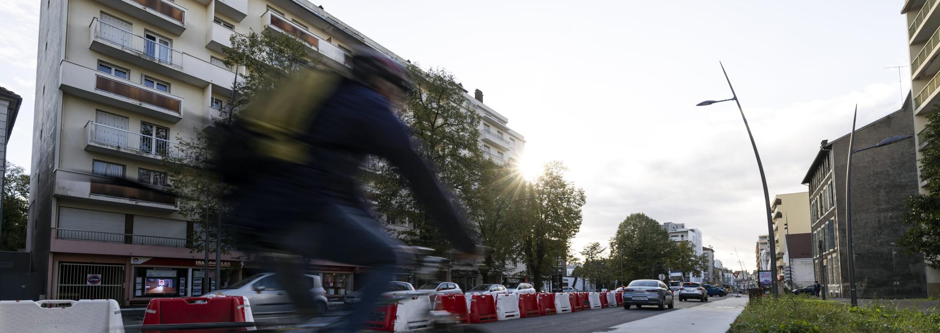 Cycliste sur piste cyclable au niveau de Batsalle