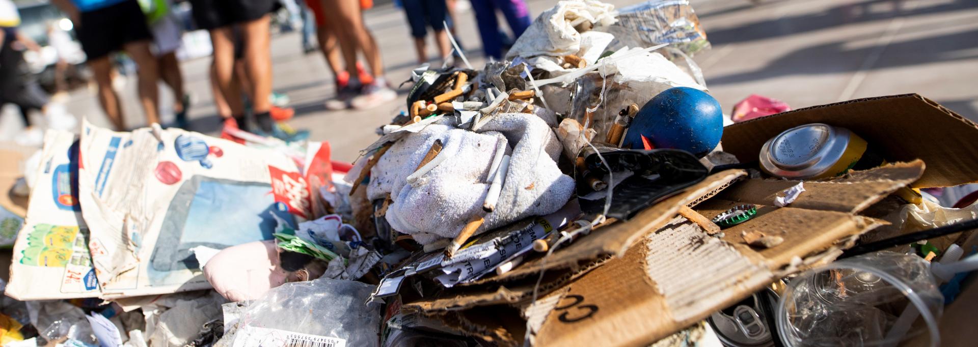 tas de déchets sauvages