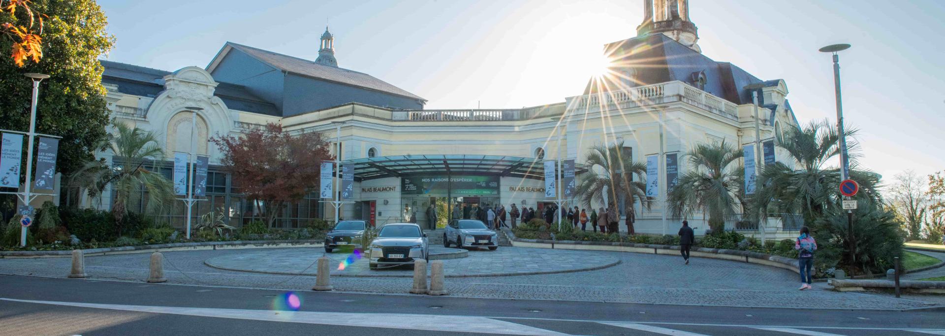 Le palais Beaumont pendant les idées mènent le monde