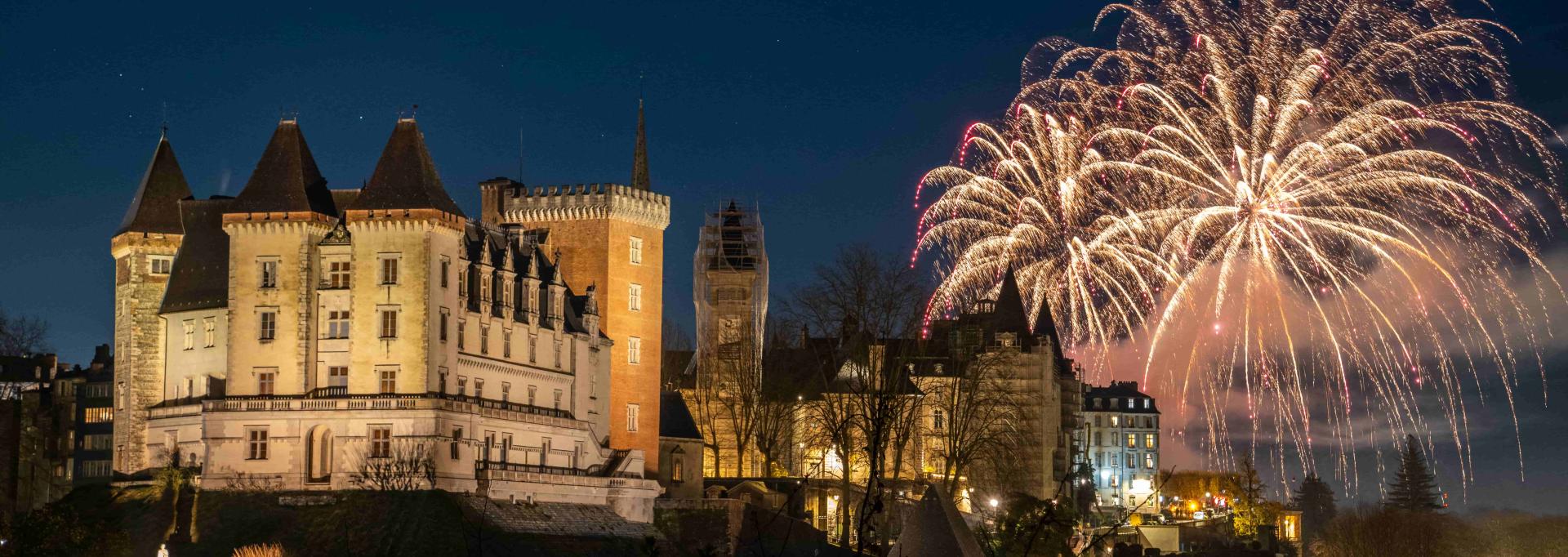 feu d'artifice avec vue sur le château de Pau