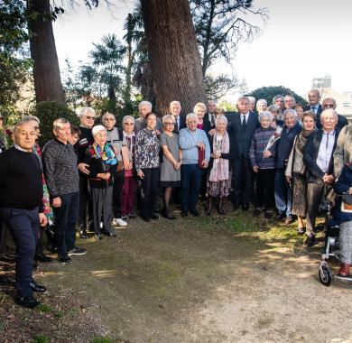 Photo de groupe des participant aux noces d'or 2023