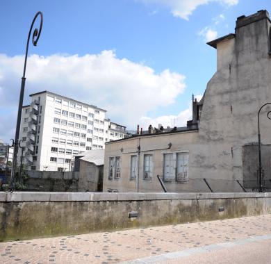 Un immeuble dans les rues de Pau