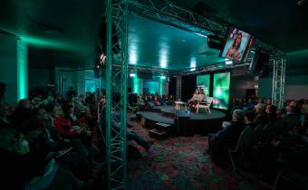 Conférence pendant les idées mènent le monde