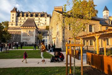 Une place conviviale, verte et apaisée